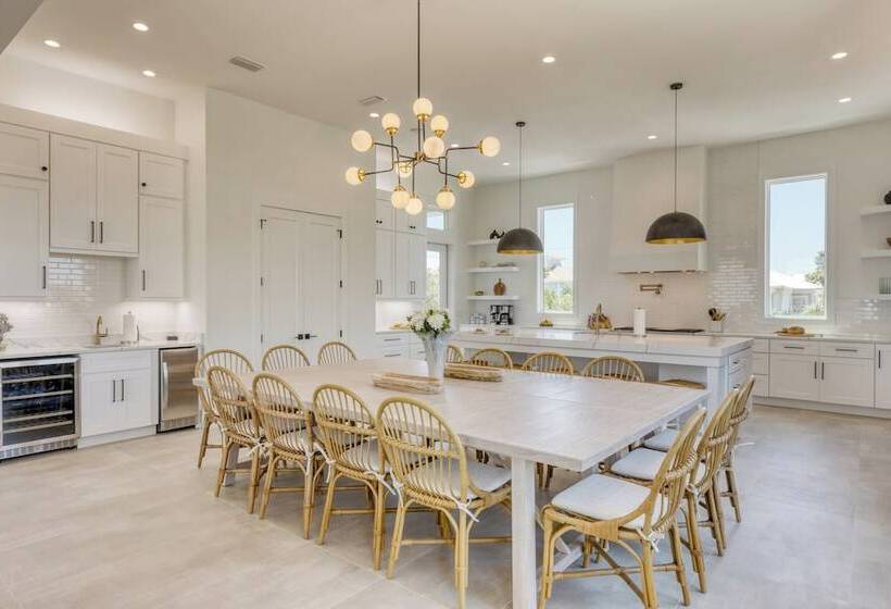 Emerald Evening By Avantstay 9bdr, Walk To Beach