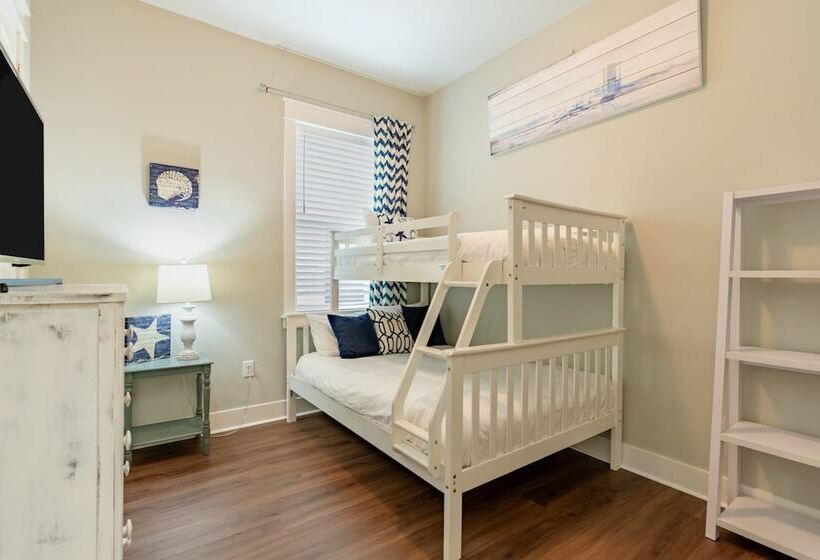 Emerald Gem By Avantstay Pool Access, 3mins To Beach!