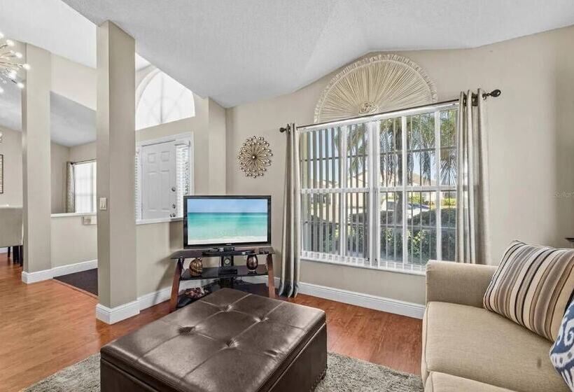 Enchanting House Few Min Away From The Parks 52