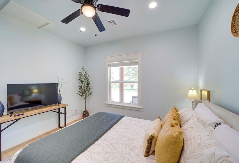 Eufaula Vacation Rental: Walk To Lakeside Beaches!