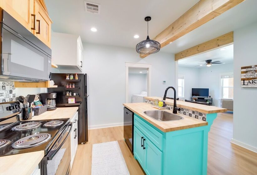 Eufaula Vacation Rental: Walk To Lakeside Beaches!