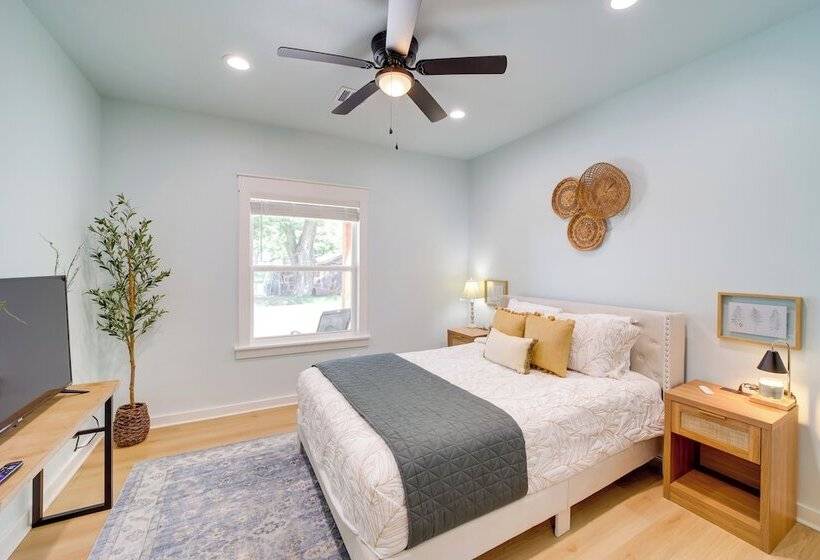 Eufaula Vacation Rental: Walk To Lakeside Beaches!