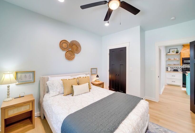 Eufaula Vacation Rental: Walk To Lakeside Beaches!