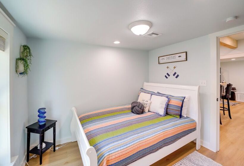 Eufaula Vacation Rental: Walk To Lakeside Beaches!