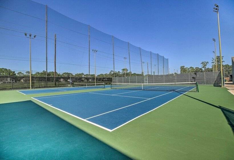 Expansive Home In Humble Near Lake Houston!