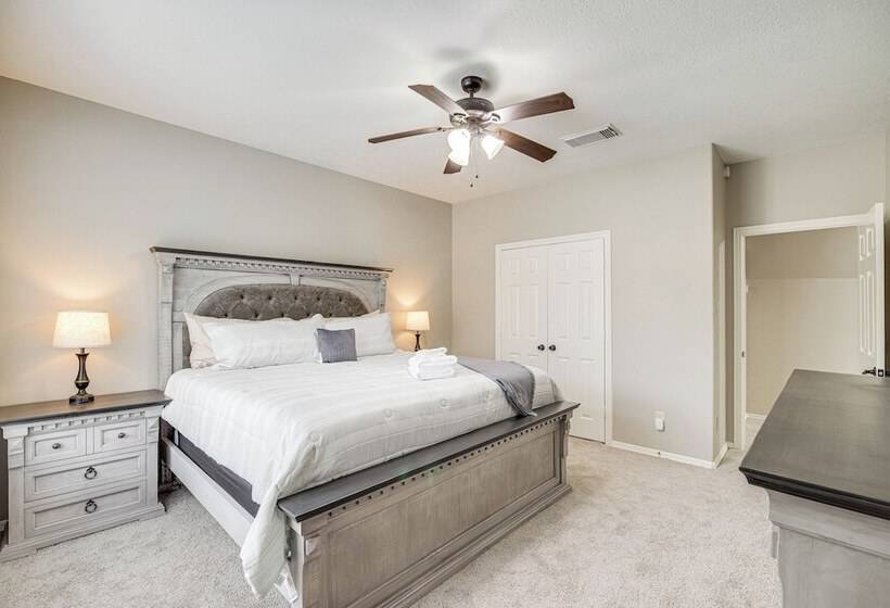 Expansive Home In Humble Near Lake Houston!