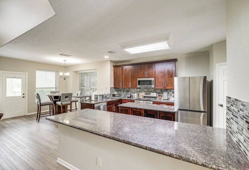 Expansive Home In Humble Near Lake Houston!