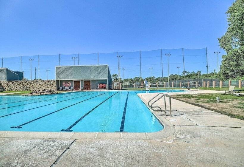 Expansive Home In Humble Near Lake Houston!