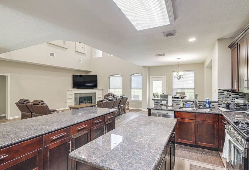 Expansive Home In Humble Near Lake Houston!