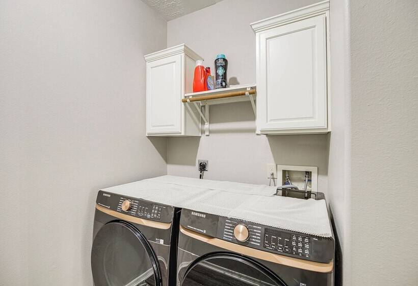 Expansive Home In Humble Near Lake Houston!