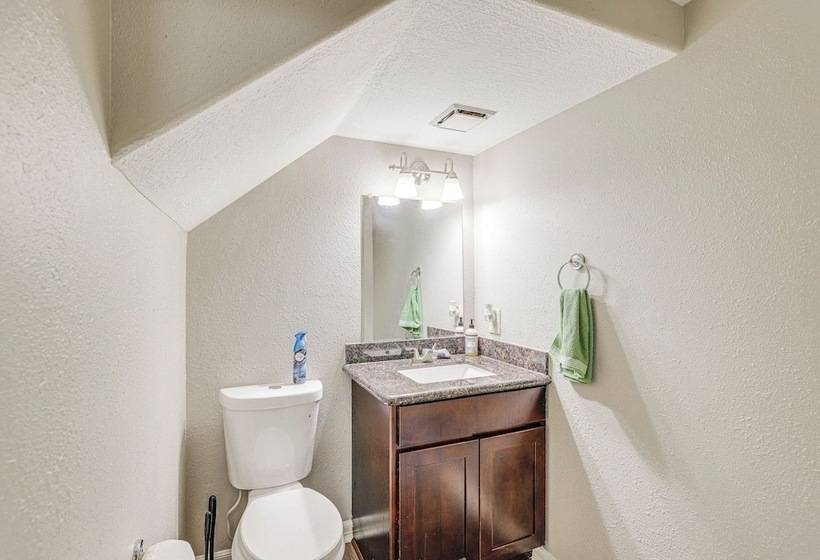 Expansive Home In Humble Near Lake Houston!