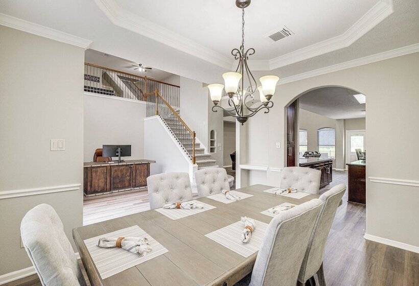 Expansive Home In Humble Near Lake Houston!