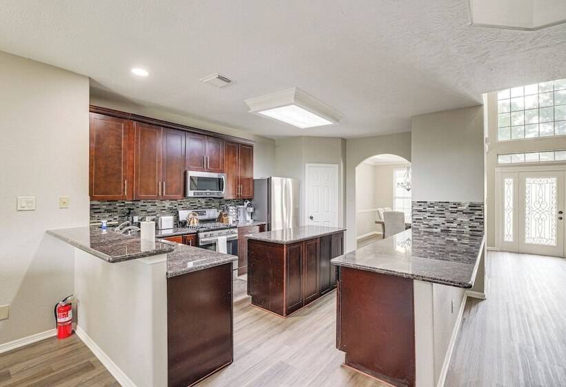 Expansive Home In Humble Near Lake Houston!