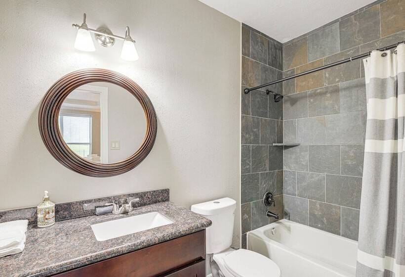 Expansive Home In Humble Near Lake Houston!