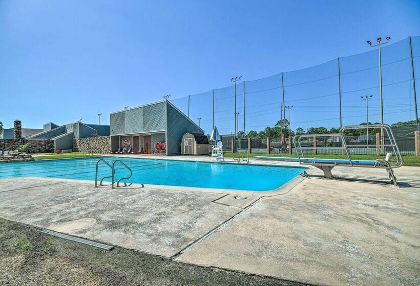 Expansive Home In Humble Near Lake Houston!