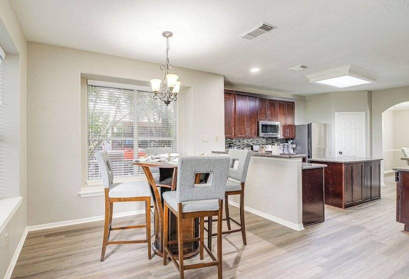 Expansive Home In Humble Near Lake Houston!