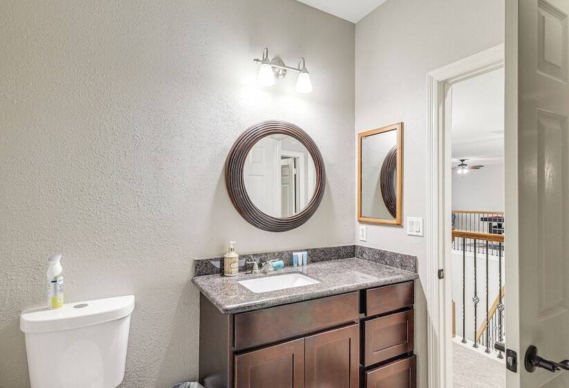 Expansive Home In Humble Near Lake Houston!