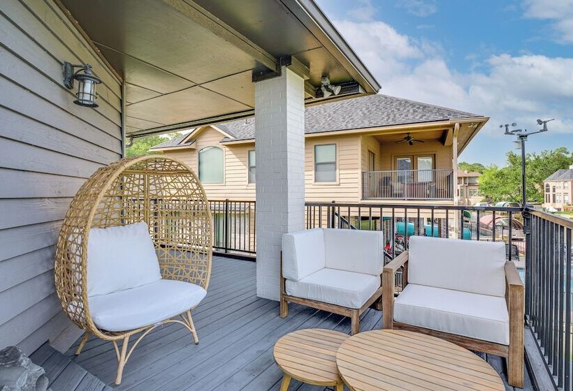 Exquisite Canal Front Home: Access To Lake Conroe!