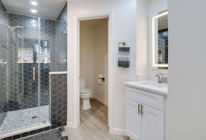 Exquisite Canal Front Home: Access To Lake Conroe!