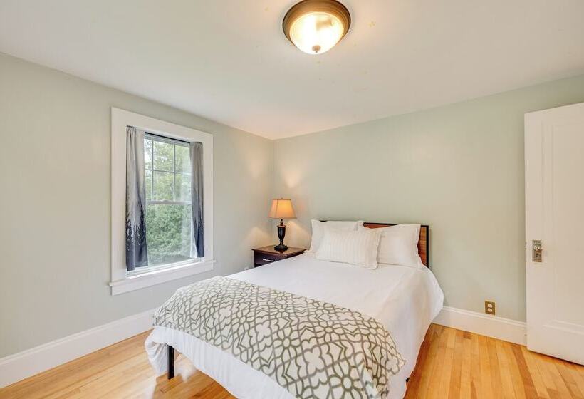 Family Friendly Retreat In Barre: 2 Spacious Decks