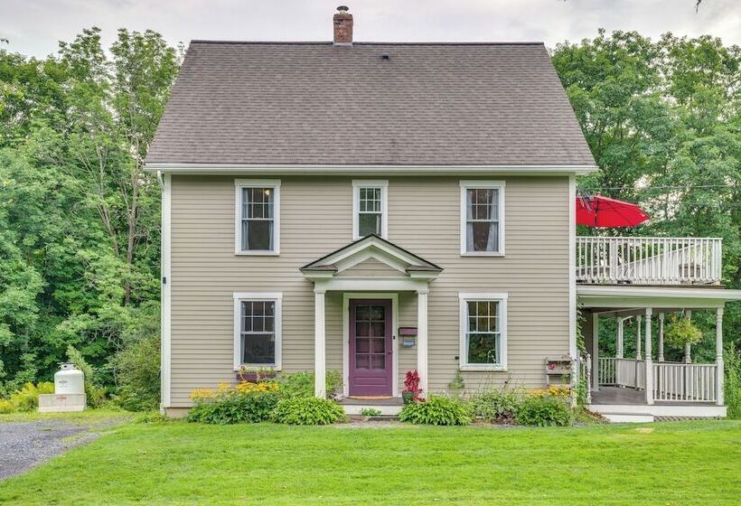 Family Friendly Retreat In Barre: 2 Spacious Decks