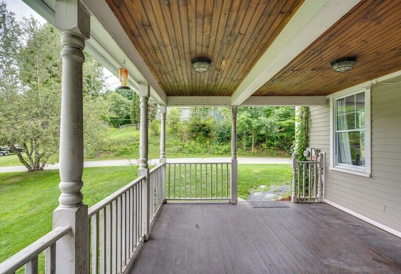 Family Friendly Retreat In Barre: 2 Spacious Decks