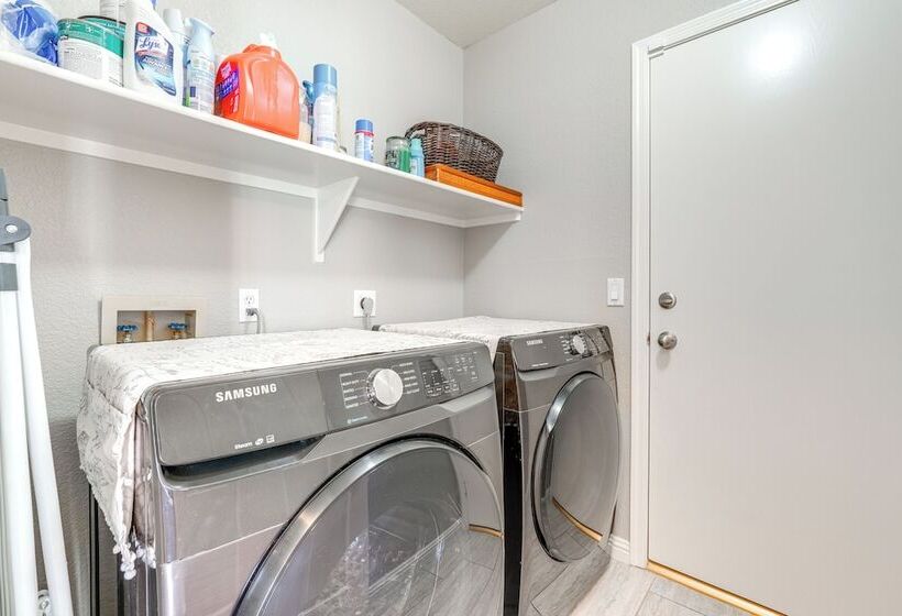 Gilbert Home Near Dtwn: Fire Pits, Grill & More!