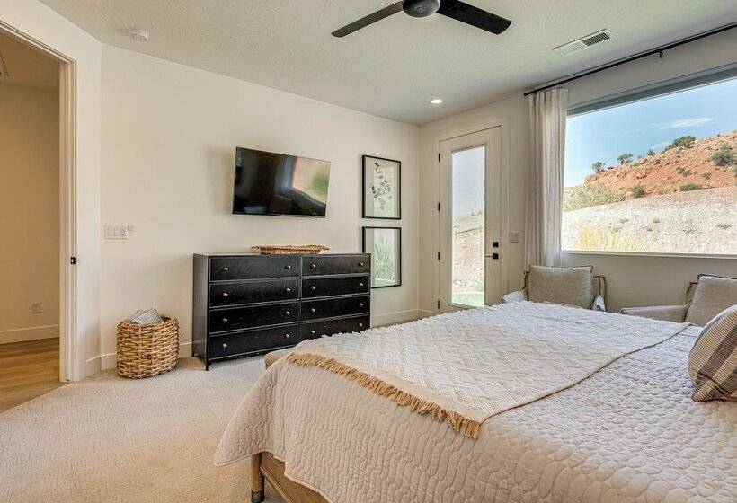 Gorgeous Kanab Home: Canyon Views & Pool Access!