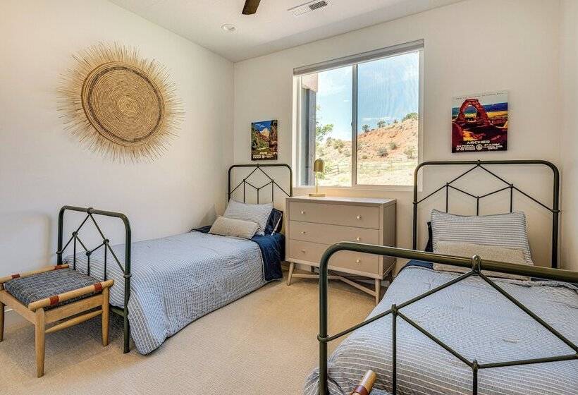 Gorgeous Kanab Home: Canyon Views & Pool Access!