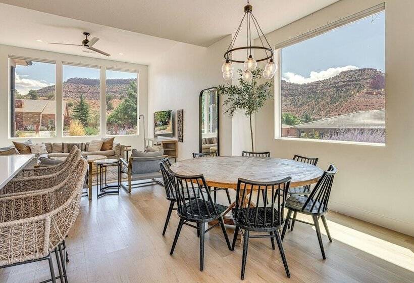 Gorgeous Kanab Home: Canyon Views & Pool Access!