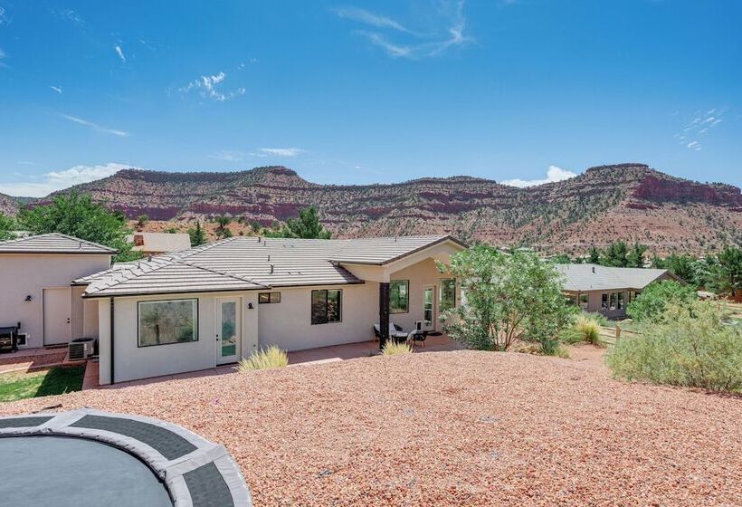 Gorgeous Kanab Home: Canyon Views & Pool Access!