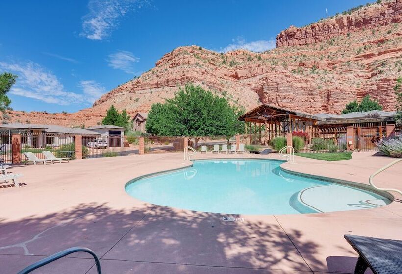 Gorgeous Kanab Home: Canyon Views & Pool Access!