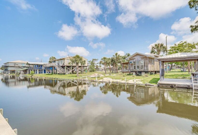 Gulf Of Mexico Beach Cottage: Walk To Boat Ramp!