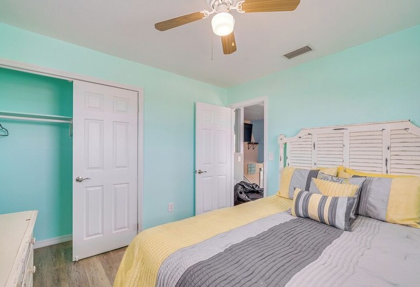 Gulf Of Mexico Beach Cottage: Walk To Boat Ramp!