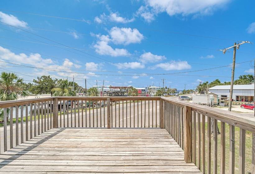 Gulf Of Mexico Beach Cottage: Walk To Boat Ramp!