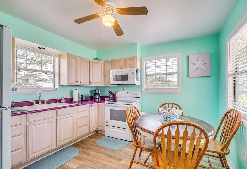 Gulf Of Mexico Beach Cottage: Walk To Boat Ramp!