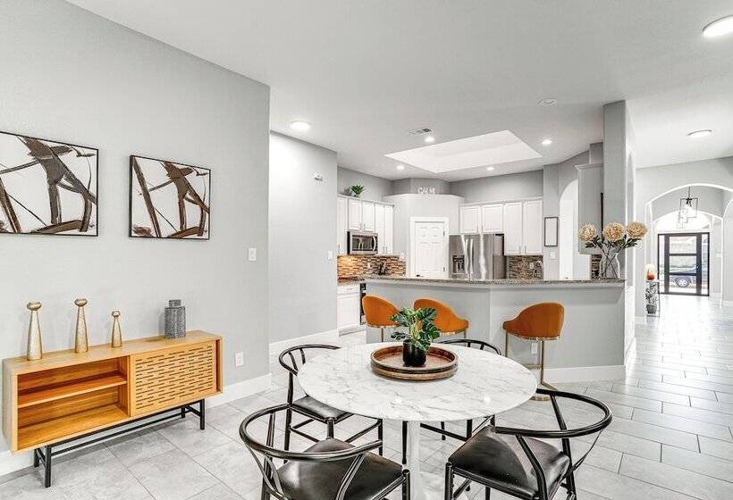 Haltom City Home W/ Patio ~ 11 Mi To Fort Worth!