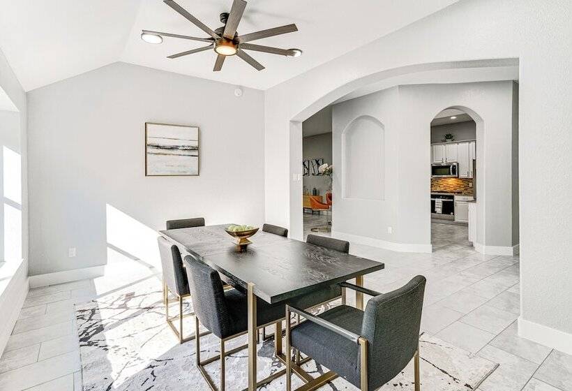 Haltom City Home W/ Patio ~ 11 Mi To Fort Worth!