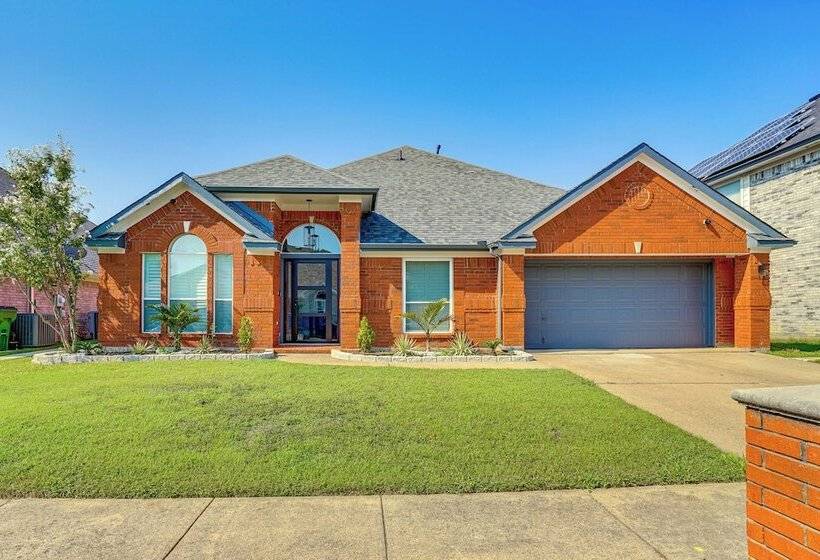 Haltom City Home W/ Patio ~ 11 Mi To Fort Worth!