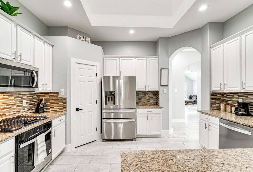 Haltom City Home W/ Patio ~ 11 Mi To Fort Worth!