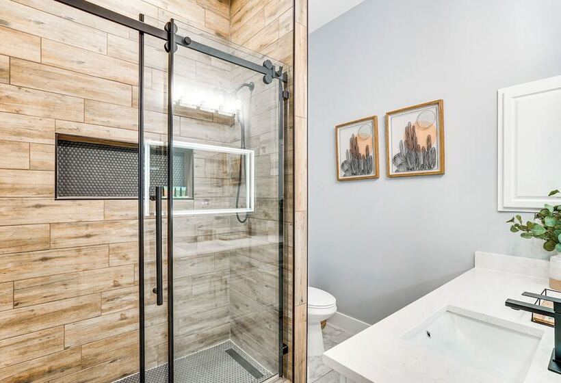 Haltom City Home W/ Patio ~ 11 Mi To Fort Worth!