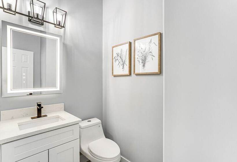 Haltom City Home W/ Patio ~ 11 Mi To Fort Worth!