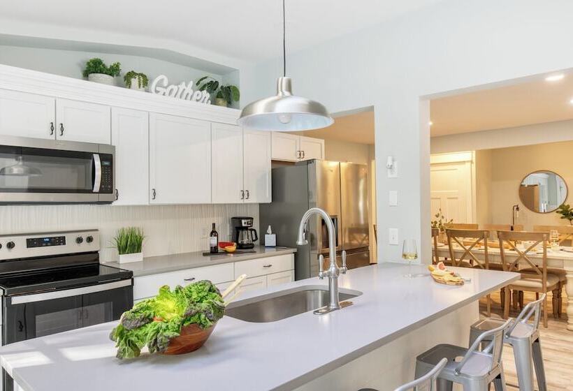 Hilton Hideaway By Avantstay Private Pool, Walk To Beach