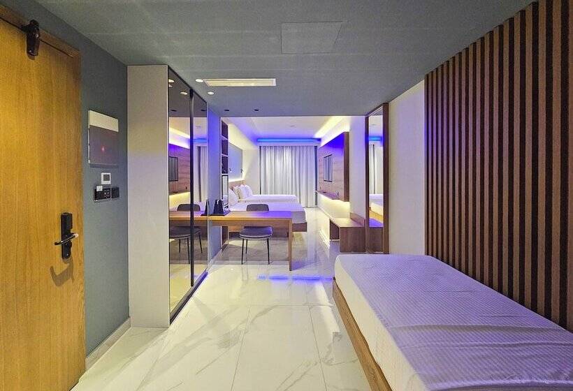 ホテル Akteon Girni