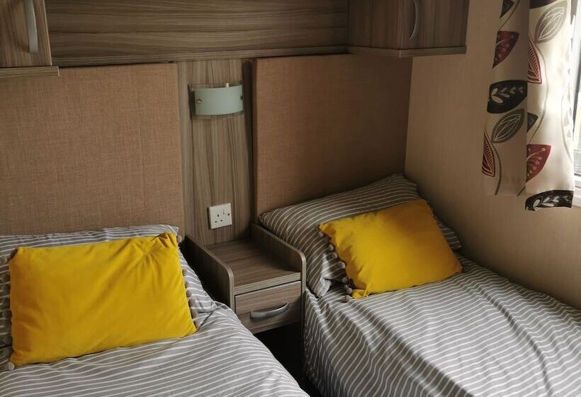 فندق Billing Aquadrome Lakeside Retreat