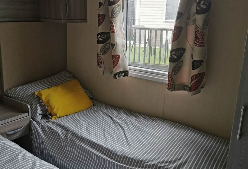 فندق Billing Aquadrome Lakeside Retreat