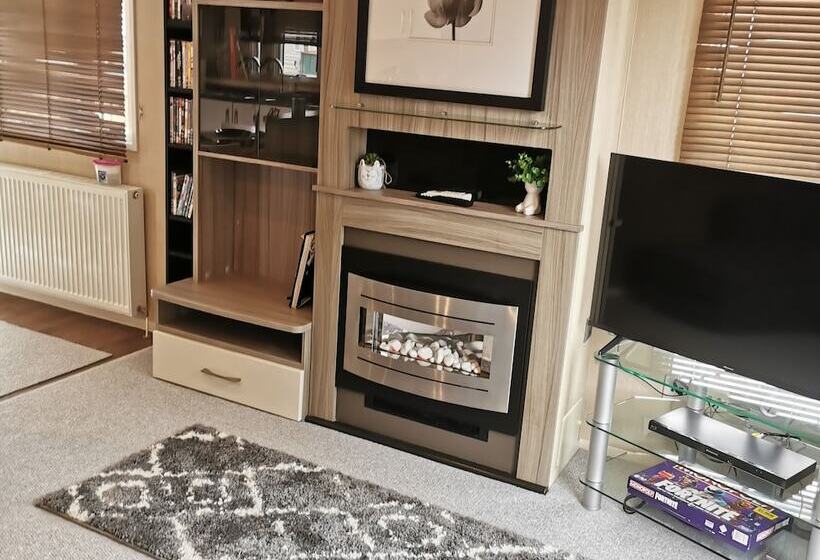 فندق Billing Aquadrome Lakeside Retreat