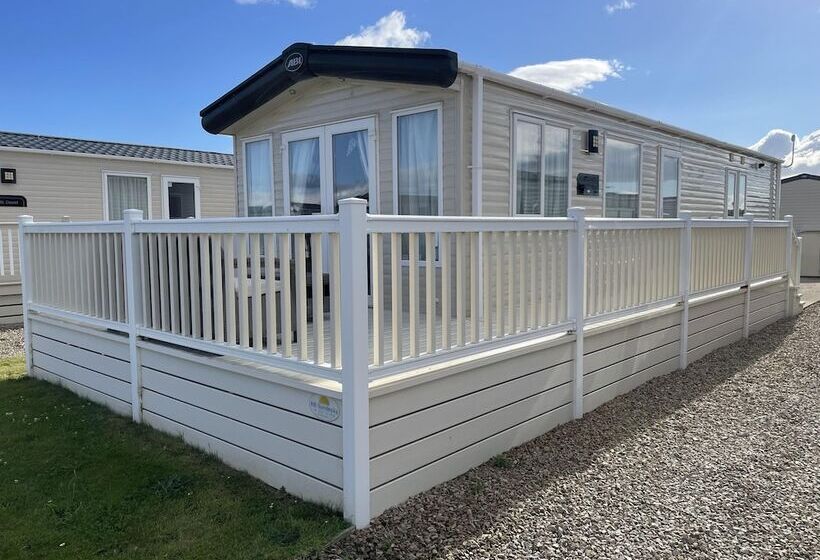 Отель Laineys Haven Caravan At Silversands