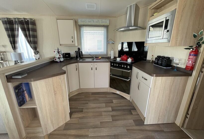 Отель Laineys Haven Caravan At Silversands