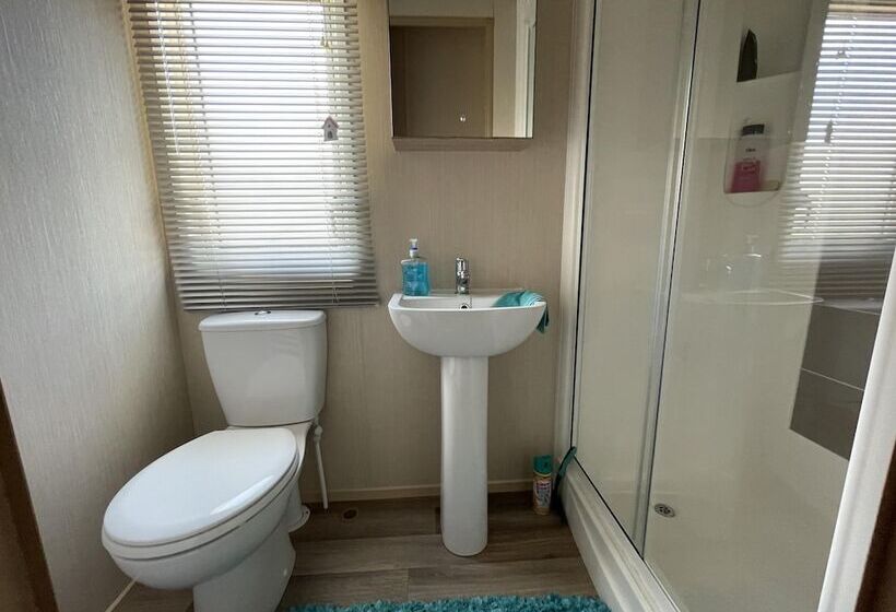 Отель Laineys Haven Caravan At Silversands